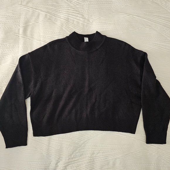 H&M Size M Divided Cropped Mock Neck Sweater - Picture 1 of 4